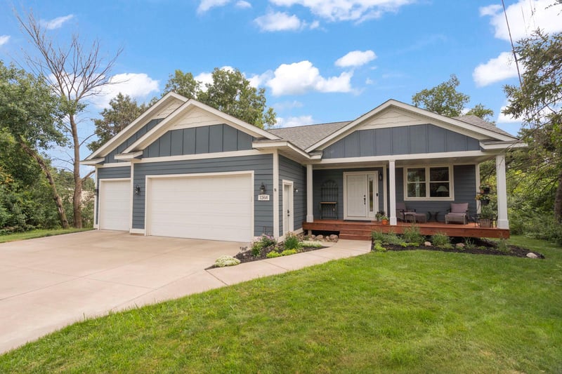 1268 Lincolntown Ave, Mahtomedi, MN 55115