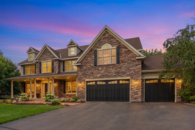 9160 Gateway Ln, Eden Prairie, MN 55347