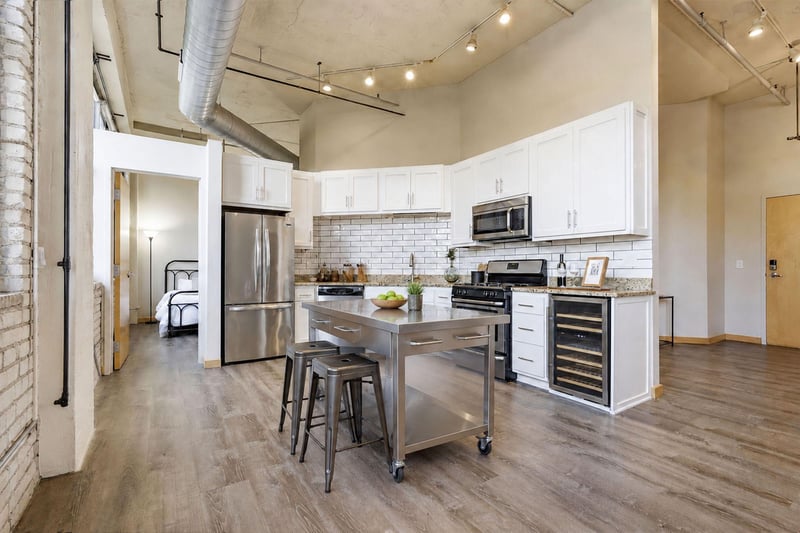 1901 E Hennepin Ave #104, Minneapolis, MN 55413