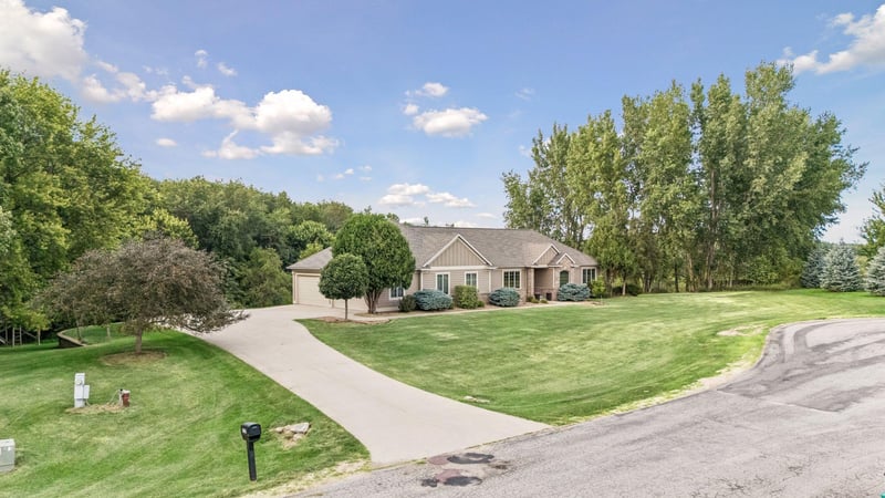 1057 Ridge Crest Ln NW, Rochester, MN 55901