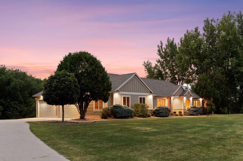 1057 Ridge Crest Ln NW, Rochester, MN 55901