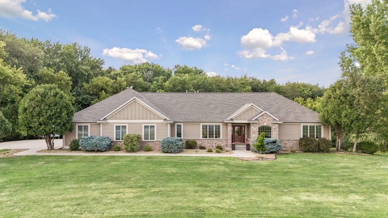 1057 Ridge Crest Ln NW, Rochester, MN 55901