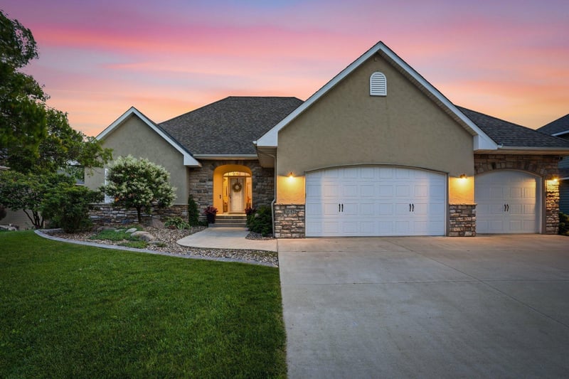1647 Seashell Ln, Waconia, MN 55387
