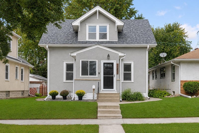 1297 Highland Pw, Saint Paul, MN 55116