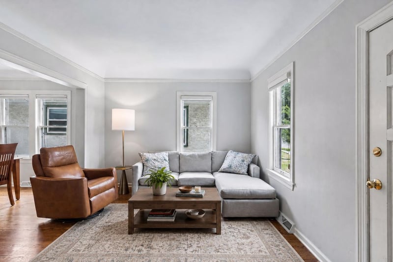 1297 Highland Pw, Saint Paul, MN 55116