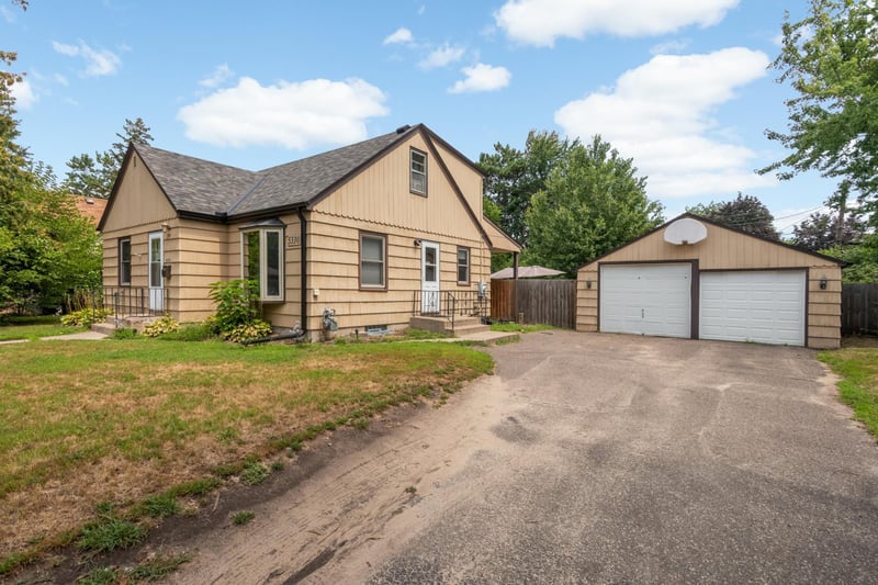 5330 Georgia Ave N, Crystal, MN 55428
