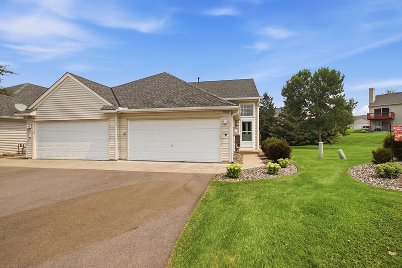 9816 Zinnia Ln N, Maple Grove, MN 55369