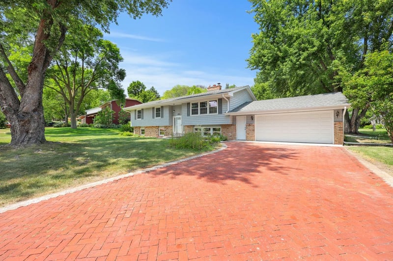 17610 24th Ave N, Plymouth, MN 55447