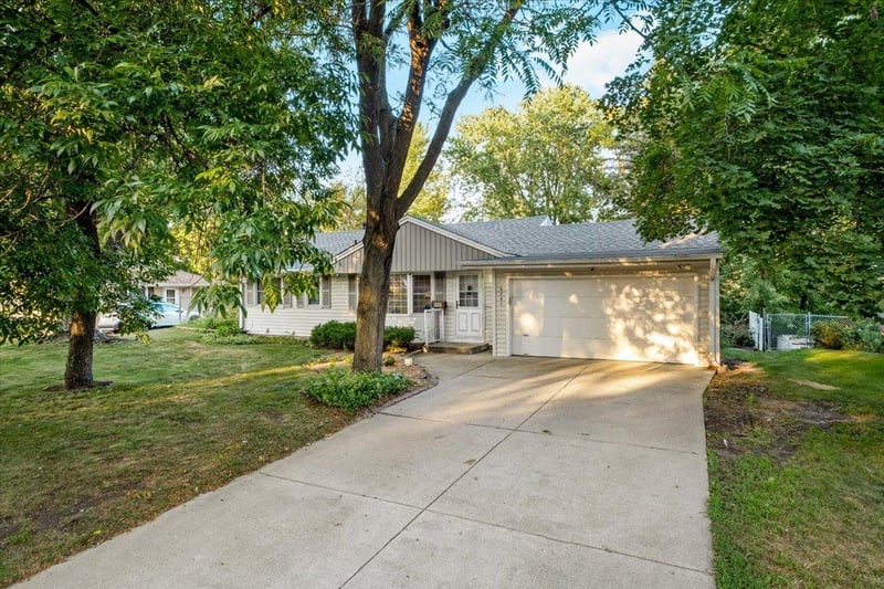 5741 W Moore Lake Dr, Fridley, MN 55432
