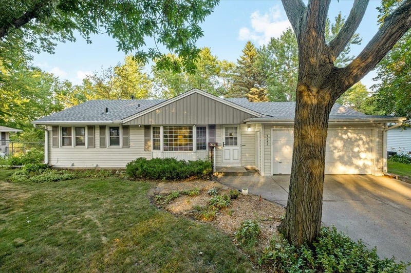 5741 W Moore Lake Dr, Fridley, MN 55432