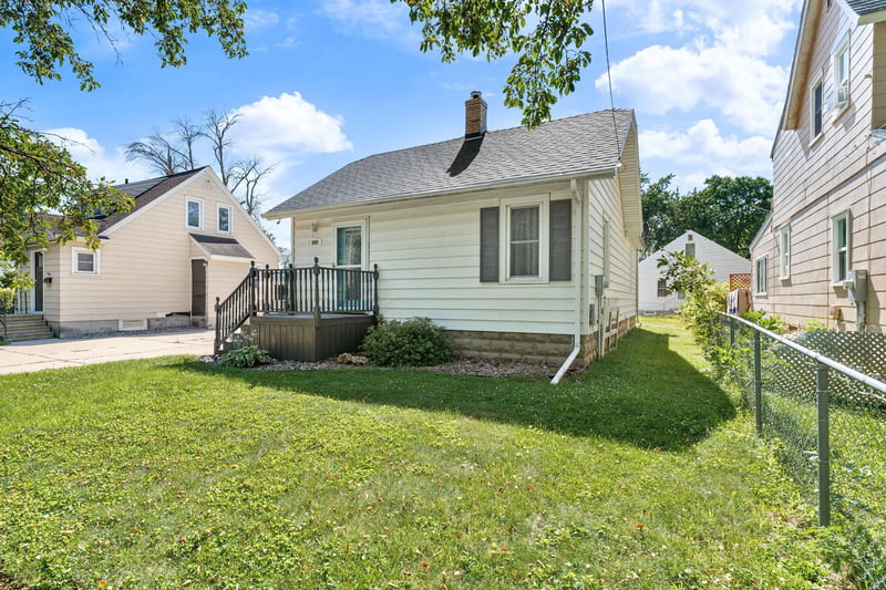 909 11th St NW, Austin, MN 55912