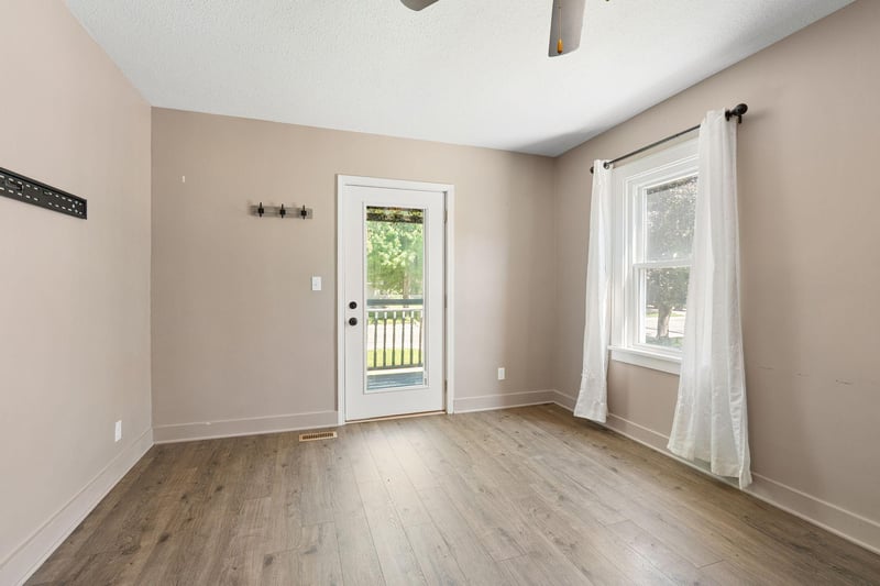 909 11th St NW, Austin, MN 55912