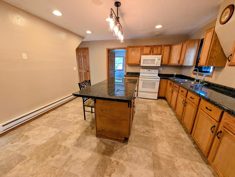 103 3rd St SW, Melrose, MN 56352