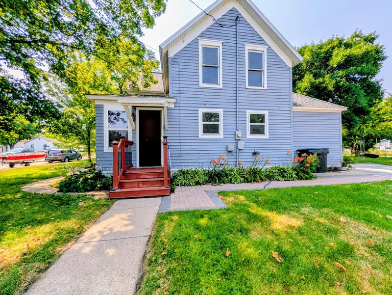 103 3rd St SW, Melrose, MN 56352