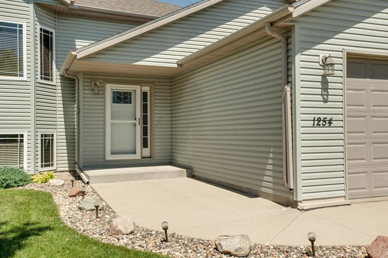 1254 39th Ave S, Moorhead, MN 56560