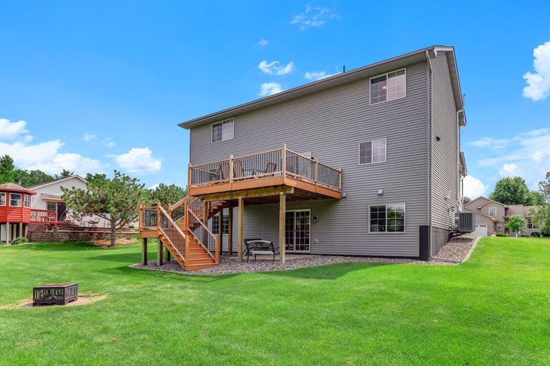 1414 Sunbird Ln, Faribault, MN 55021