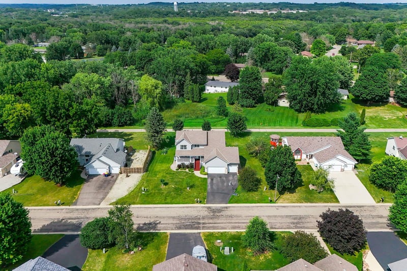 1414 Sunbird Ln, Faribault, MN 55021