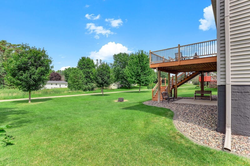 1414 Sunbird Ln, Faribault, MN 55021
