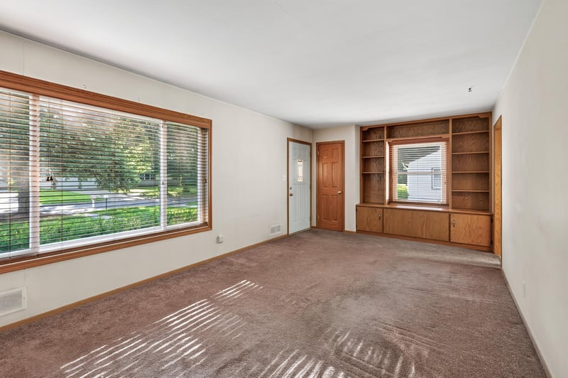 2909 Pascal St, Roseville, MN 55113