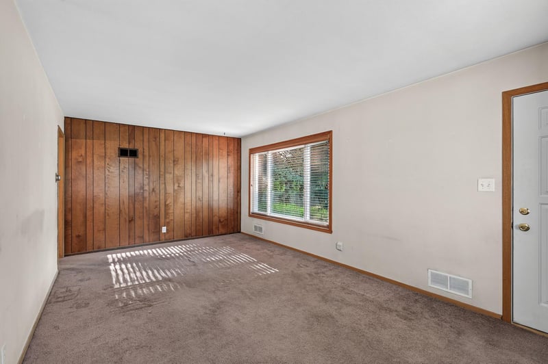 2909 Pascal St, Roseville, MN 55113