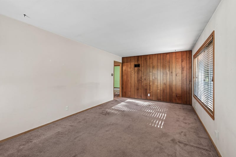 2909 Pascal St, Roseville, MN 55113