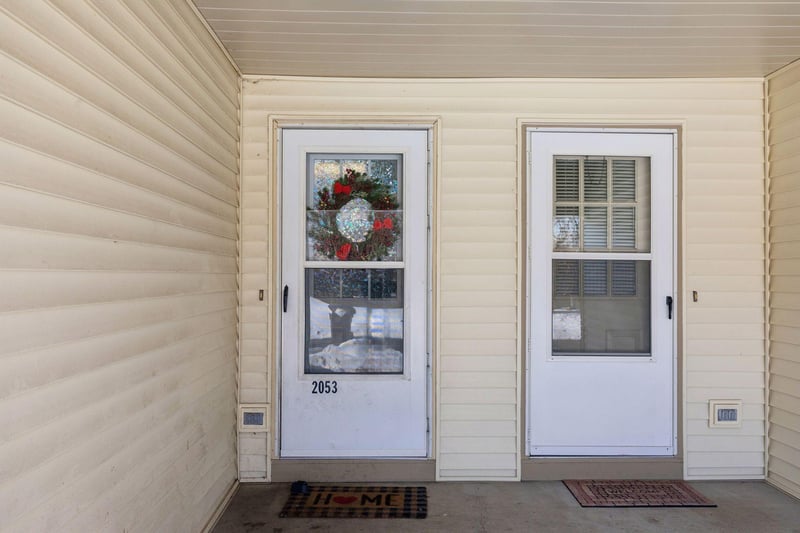 2053 Edgerton St, Maplewood, MN 55117