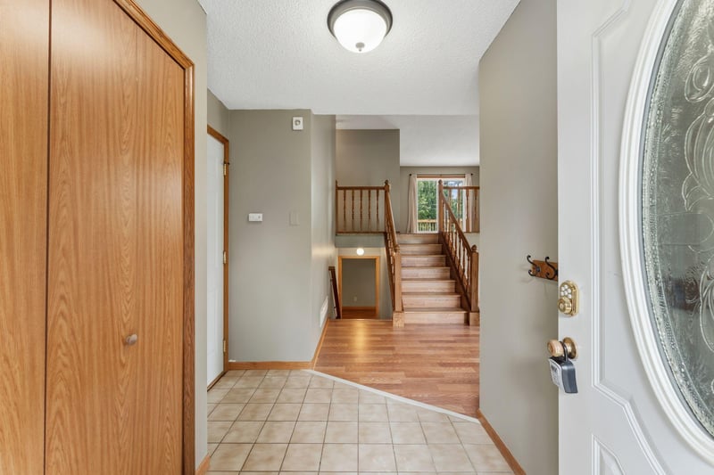9610 Lakeside Trl, Champlin, MN 55316