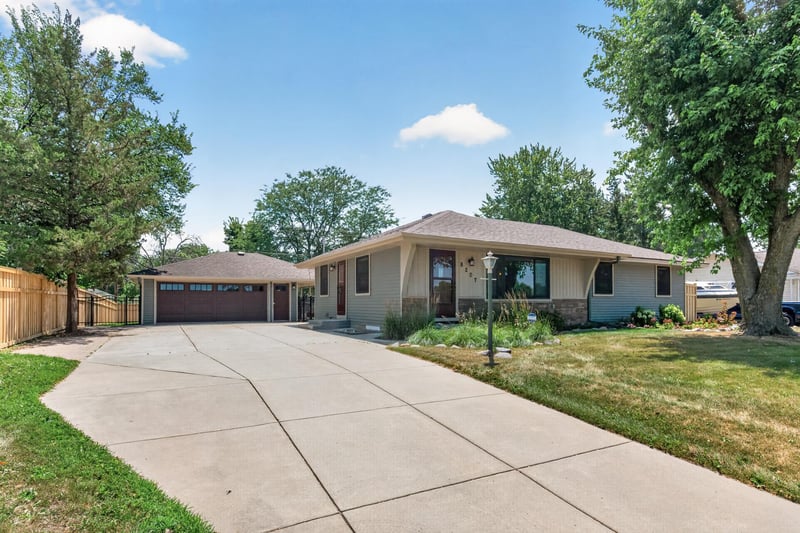 8207 Belden Blvd S, Cottage Grove, MN 55016