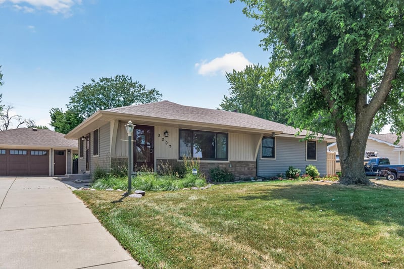 8207 Belden Blvd S, Cottage Grove, MN 55016