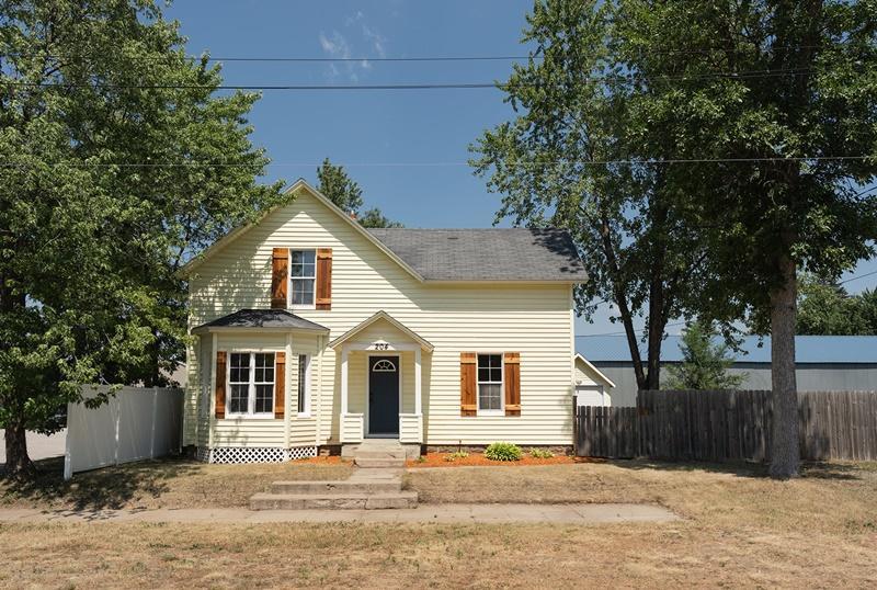 204 1st St S, Royalton, MN 56373