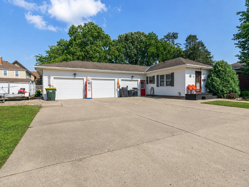10 Buck Ave NE, Madelia, MN 56062