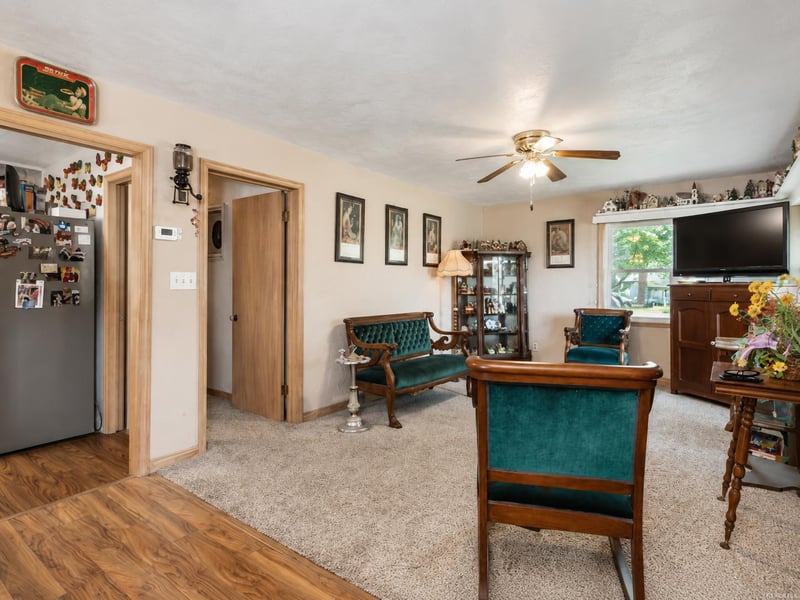10 Buck Ave NE, Madelia, MN 56062