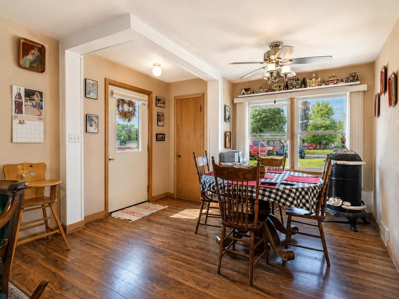 10 Buck Ave NE, Madelia, MN 56062