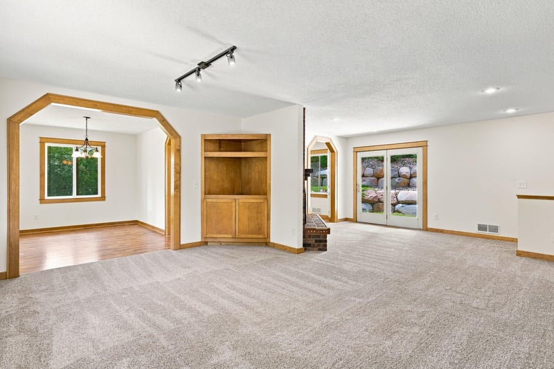 13412 Arden Cir, Burnsville, MN 55337