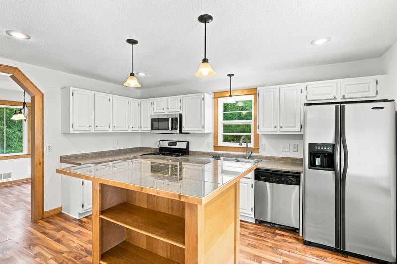13412 Arden Cir, Burnsville, MN 55337