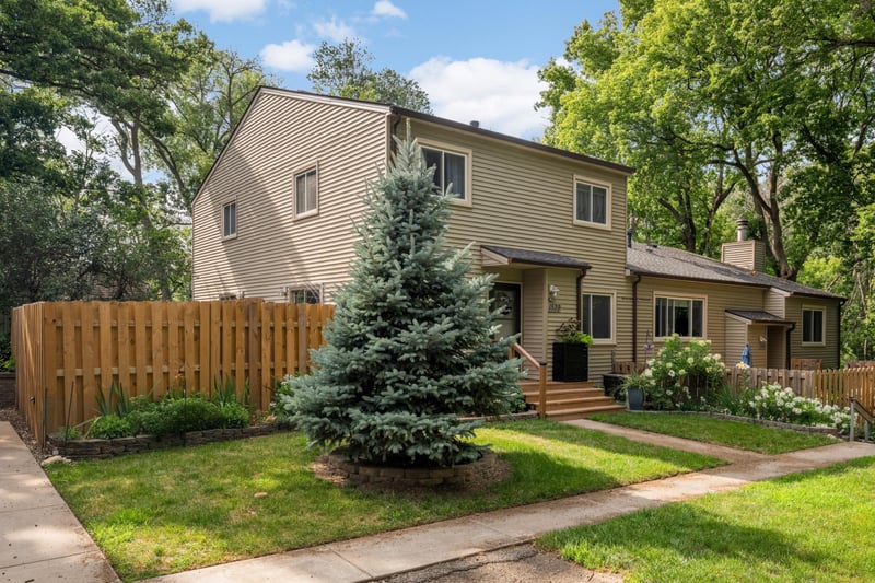 1539 Greenwood Ct N, Eagan, MN 55122