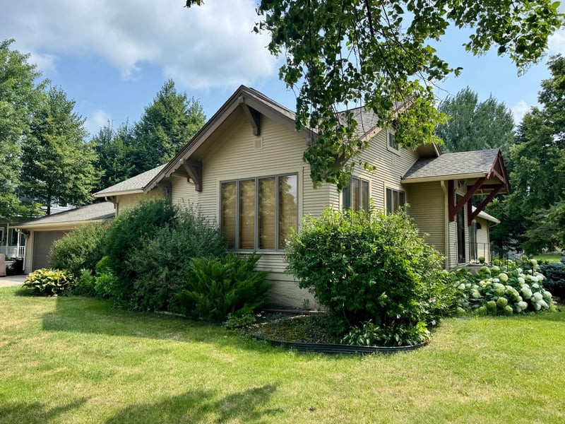 1008 W Ash Ave, Olivia, MN 56277