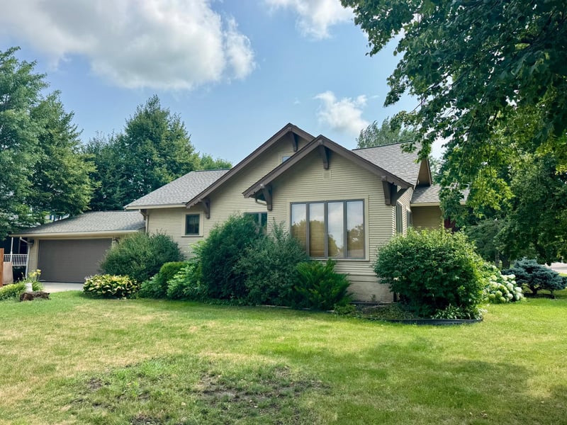 1008 W Ash Ave, Olivia, MN 56277