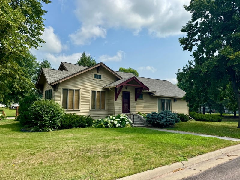 1008 W Ash Ave, Olivia, MN 56277
