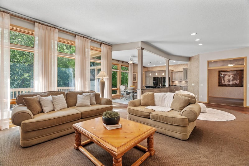 8975 Hunters Way, Apple Valley, MN 55124