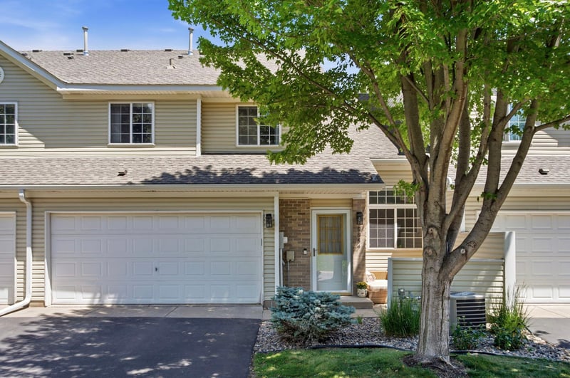 8854 Spring Ln, Woodbury, MN 55125