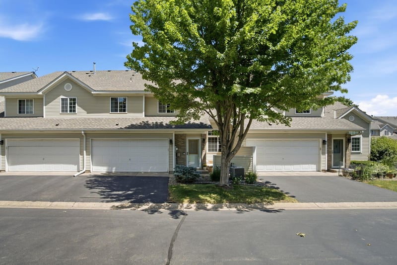 8854 Spring Ln, Woodbury, MN 55125