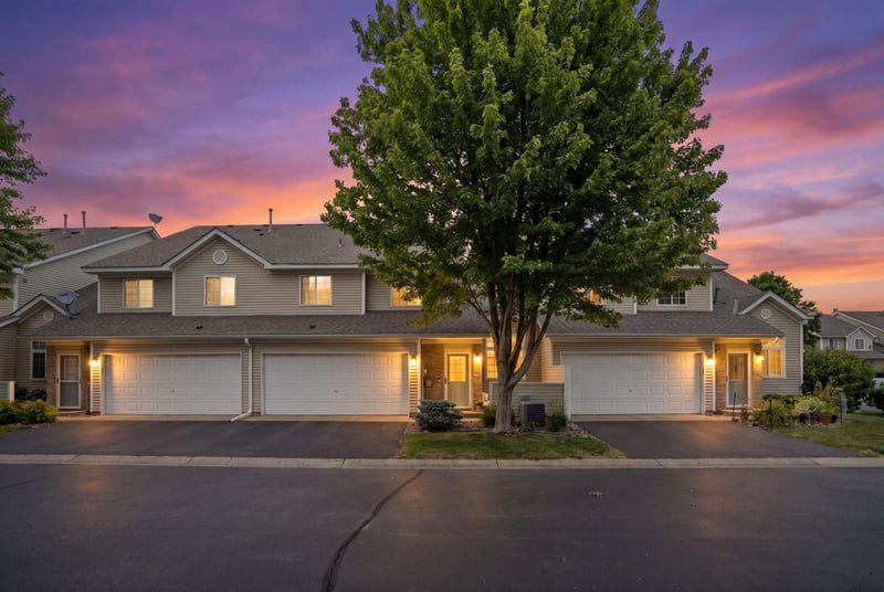 8854 Spring Ln, Woodbury, MN 55125