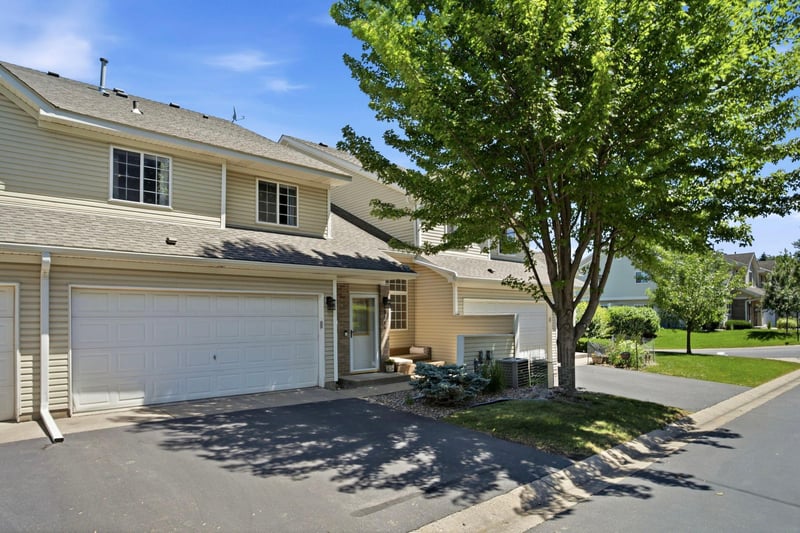 8854 Spring Ln, Woodbury, MN 55125