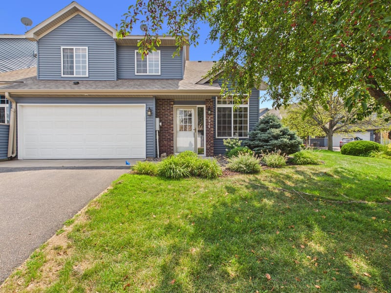 2048 Willow Cir, Hugo, MN 55038