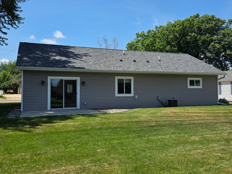 411 Bullis St, Kenyon, MN 55946
