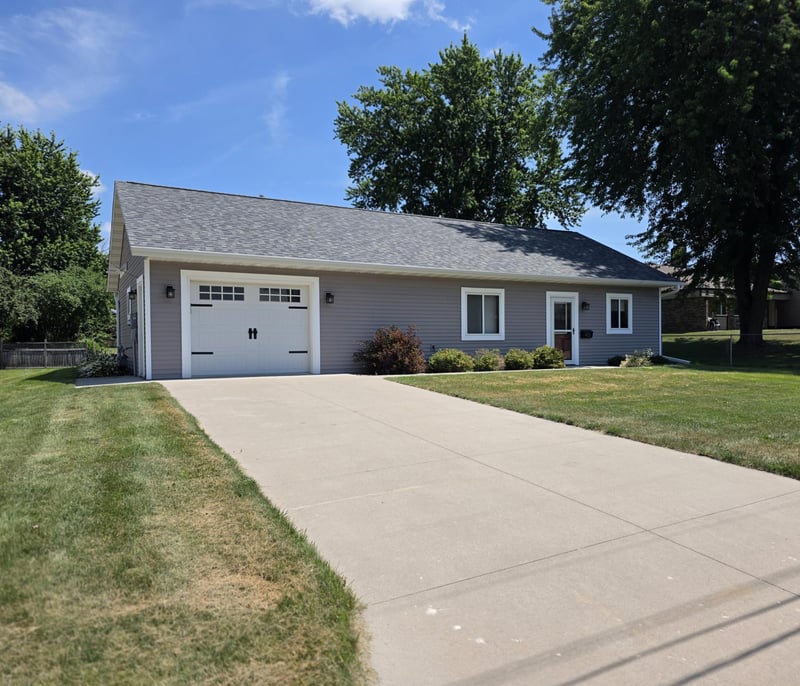 411 Bullis St, Kenyon, MN 55946