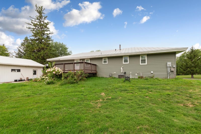 616 1st St N, Montgomery, MN 56069