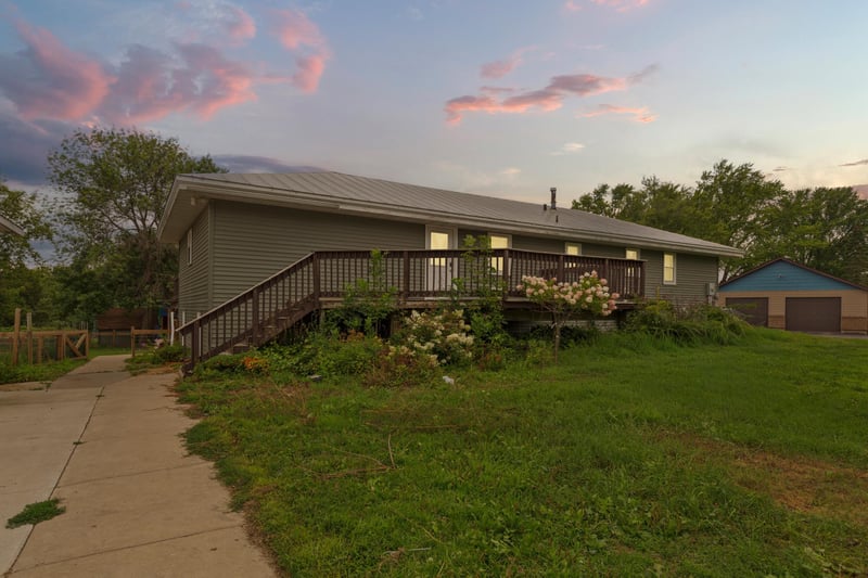 616 1st St N, Montgomery, MN 56069