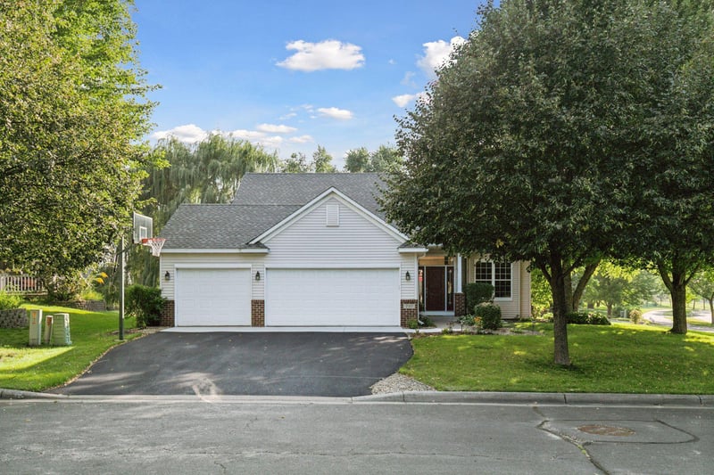 737 Williams Dr, Hastings, MN 55033